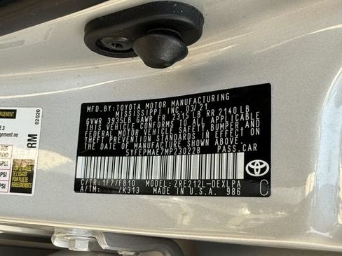 Used 2021 Toyota Corolla LE w/ Carpet Mat Package (TMS) FWD image 32