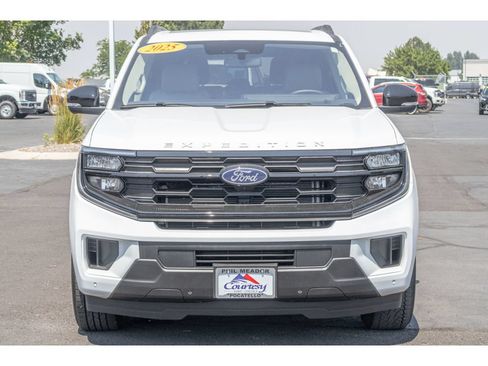 Used 2025 Ford Expedition Active AWD/4WD image 8