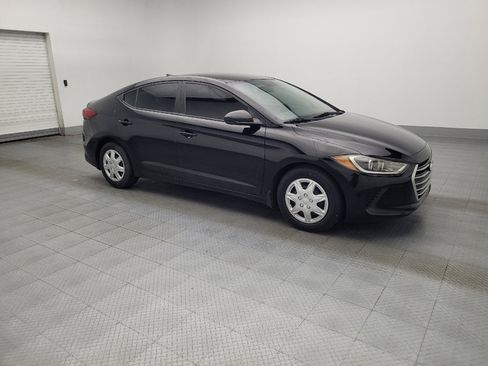 Used 2017 Hyundai Elantra SE image 11
