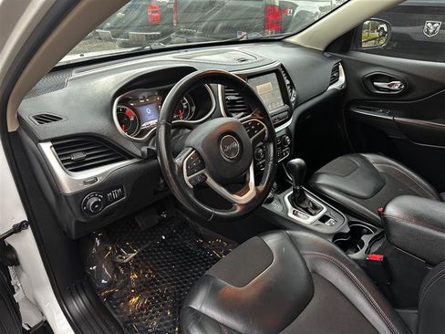 Used 2016 Jeep Cherokee Trailhawk AWD/4WD image 13