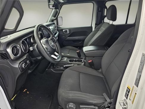 Used 2023 Jeep Gladiator Overland image 14