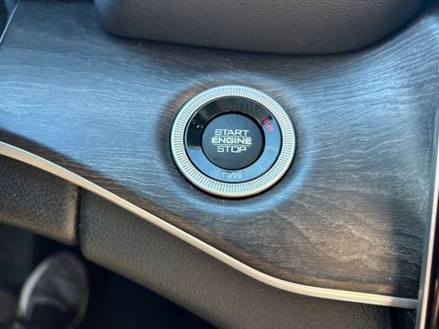 Certified 2022 Jeep Grand Cherokee L Limited w/ Luxury Tech Group II image 18