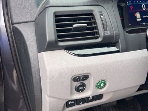 Used 2019 Honda Pilot Touring image 13