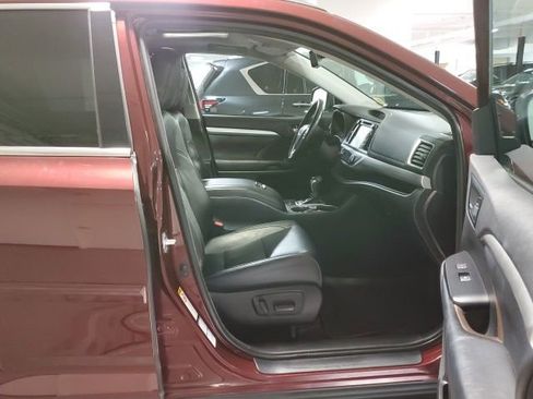 Used 2018 Toyota Highlander XLE image 26