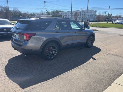Used 2025 Ford Explorer ST-Line w/ ST-Line Street Pack AWD/4WD image 15