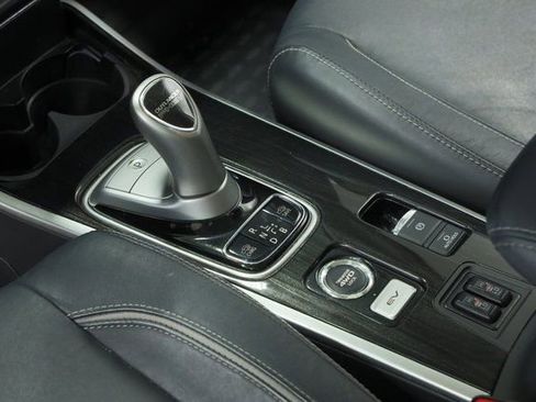 Used 2018 Mitsubishi Outlander SEL image 28