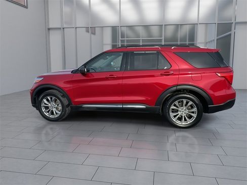 Used 2022 Ford Explorer XLT w/ Equipment Group 202A image 6
