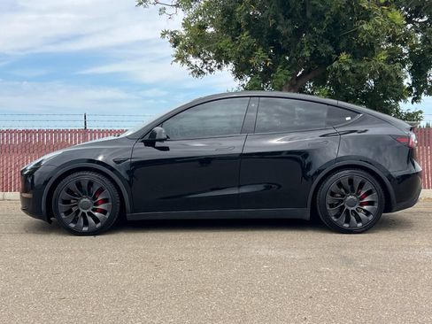 Used 2022 Tesla Model Y Performance AWD/4WD image 7