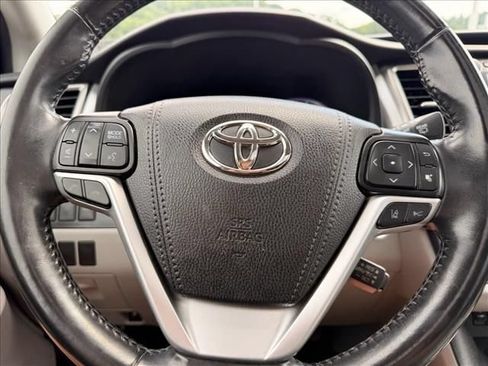 Used 2019 Toyota Highlander XLE AWD/4WD image 20