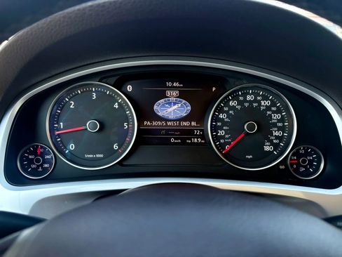 Used 2012 Volkswagen Touareg TDI image 35