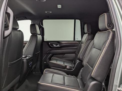 Used 2023 Chevrolet Suburban Premier image 16