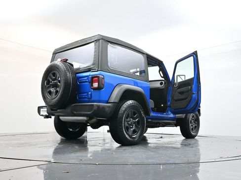 Used 2025 Jeep Wrangler Sport image 40