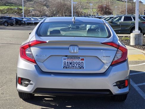 Used 2017 Honda Civic Touring image 5