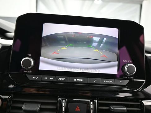 Used 2024 Nissan Pathfinder SV FWD image 19