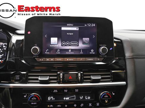 Used 2025 Nissan Pathfinder SV FWD image 12