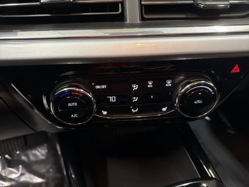 Certified 2025 Chevrolet Trax LT w/ LT Convenience Package image 27