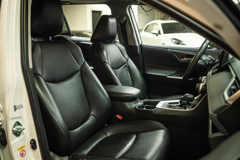 Used 2019 Toyota RAV4 XLE w/ Carpet Mat Package FWD image 14