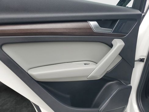 Used 2022 Audi Q5 2.0T Premium w/ Convenience Package image 16