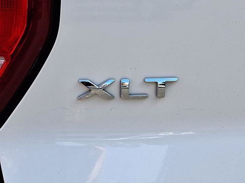 Used 2019 Ford Explorer XLT w/ Equipment Group 202A AWD/4WD image 29