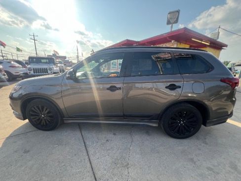 Used 2020 Mitsubishi Outlander SE FWD image 8