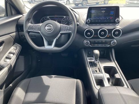 Used 2025 Nissan Sentra SV FWD image 9