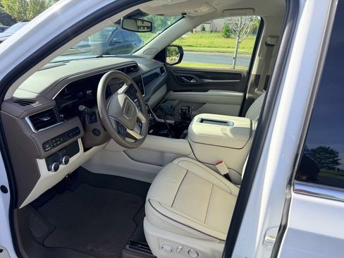 Used 2024 GMC Yukon XL Denali RWD image 5