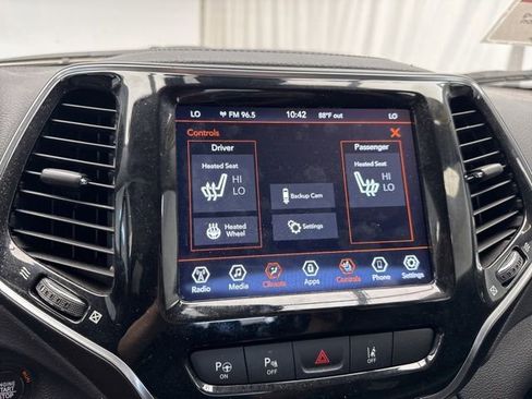 Used 2021 Jeep Cherokee Limited image 17