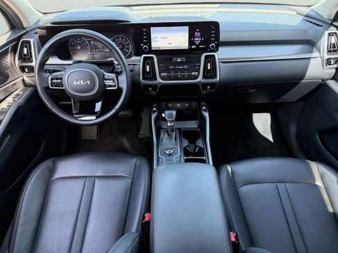 Certified 2022 Kia Sorento S FWD image 8
