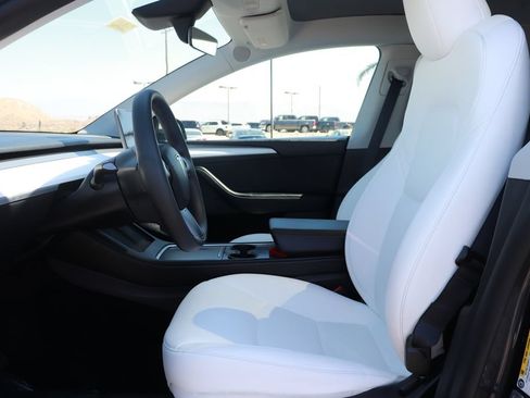 Used 2025 Tesla Model Y Long Range RWD image 11