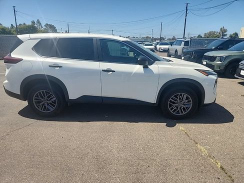 Used 2024 Nissan Rogue S FWD image 16