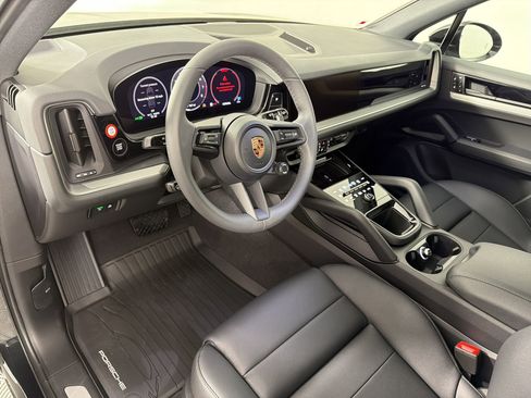 Used 2026 Porsche Cayenne AWD/4WD image 4