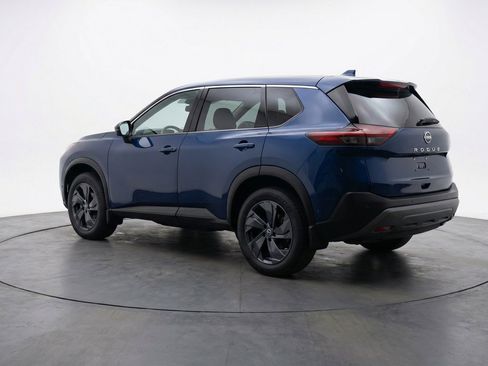 Used 2025 Nissan Rogue SV FWD image 6