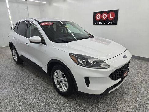 Used 2021 Ford Escape SE FWD image 1