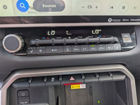 Used 2023 Toyota Tundra Limited w/ Power Package image 17