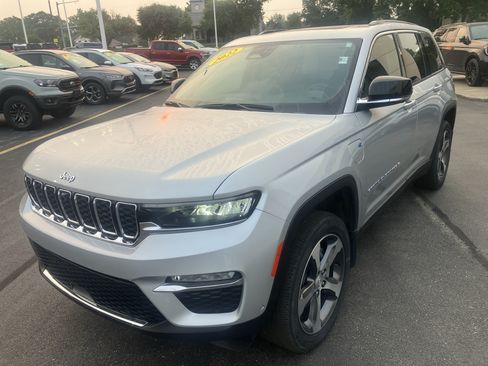 Used 2022 Jeep Grand Cherokee Limited 4xe w/ Luxury Tech Group II AWD/4WD image 3