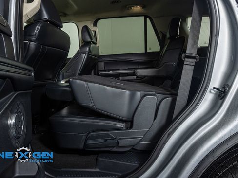 Used 2024 Ford Expedition XLT image 26