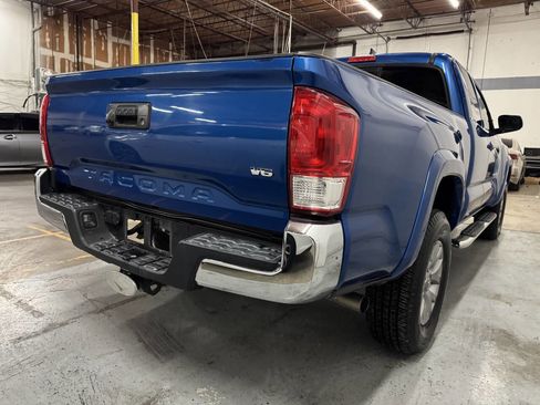 Used 2017 Toyota Tacoma SR5 w/ Tow Package RWD image 8