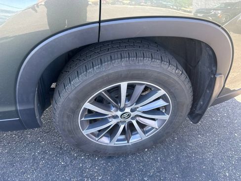 Used 2019 Toyota Highlander XLE AWD/4WD image 6