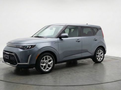 Used 2025 Kia Soul LX w/ LX Technology Package image 3