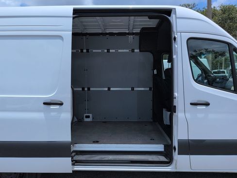 Used 2025 Mercedes-Benz Sprinter 2500 image 14