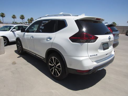 Used 2019 Nissan Rogue SL w/ Premium Package FWD image 4