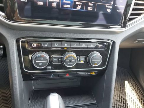Certified 2023 Volkswagen Atlas Cross Sport SE w/ Panoramic Sunroof Package FWD image 32