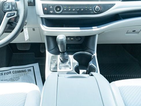 Used 2019 Toyota Highlander LE FWD image 31