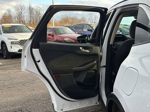 Used 2020 Ford Escape SE image 29