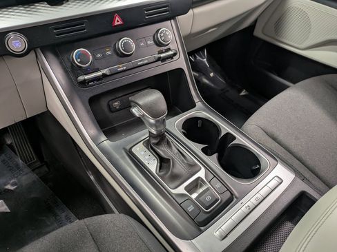 Certified 2022 Kia Carnival LX image 15