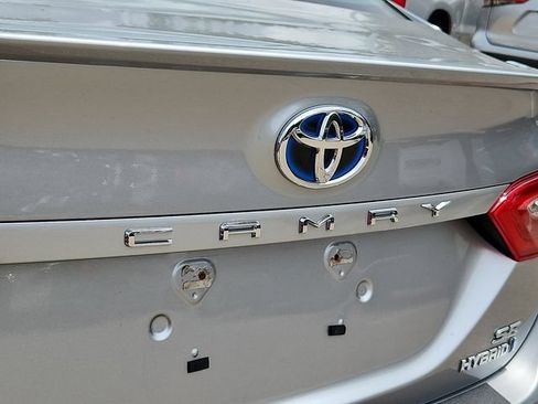 Used 2020 Toyota Camry SE w/ Sunroof Package FWD image 30