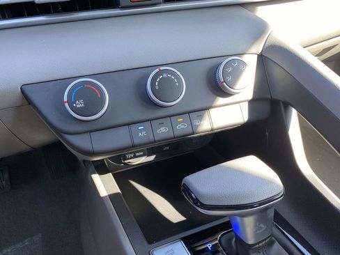 Certified 2026 Hyundai Elantra SE image 18