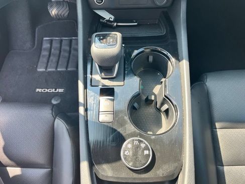 Used 2023 Nissan Rogue SV w/ SV Premium Package AWD/4WD image 18