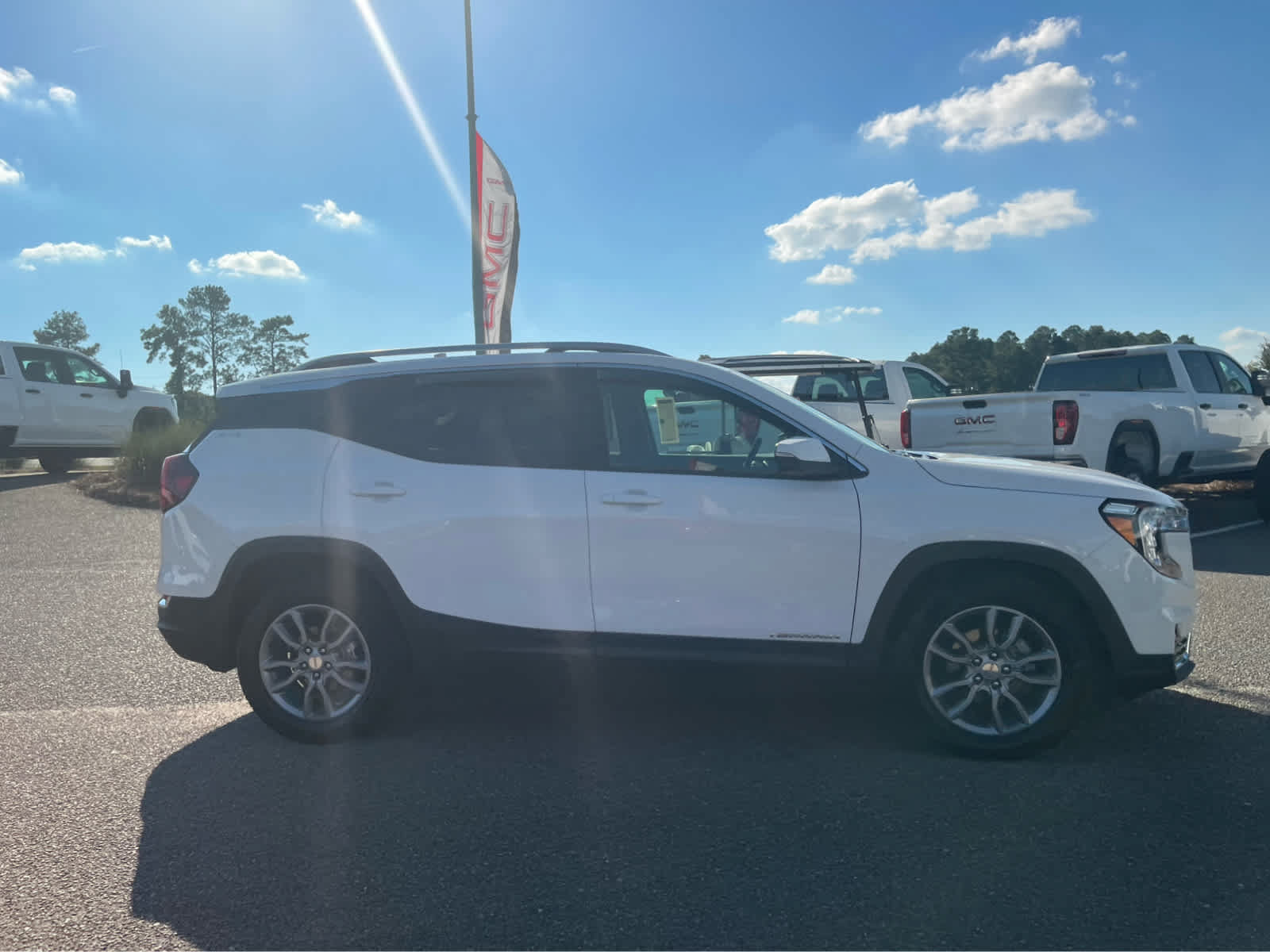 Used 2024 GMC Terrain SLT w/ Tech Package FWD image 7