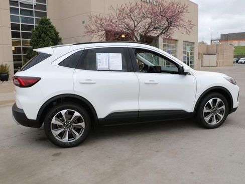 Used 2023 Ford Escape Platinum AWD/4WD image 6